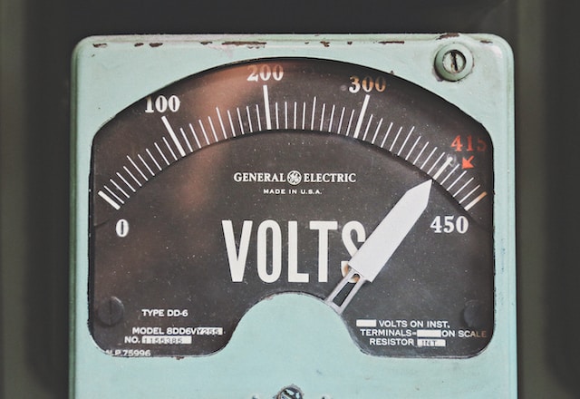 electrical voltage meter