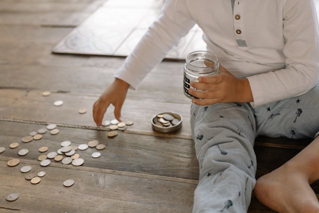 kid counting coins