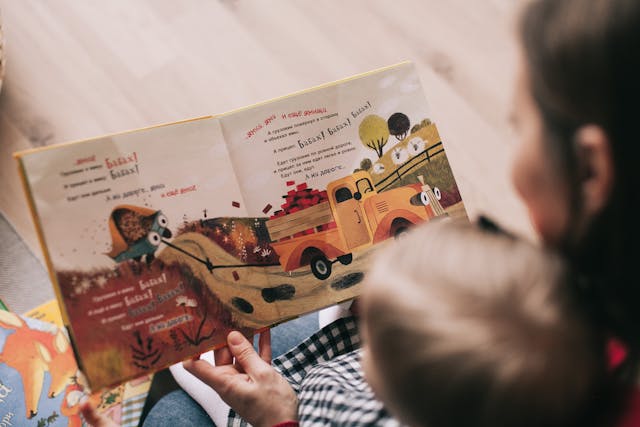 mom and child looking at book