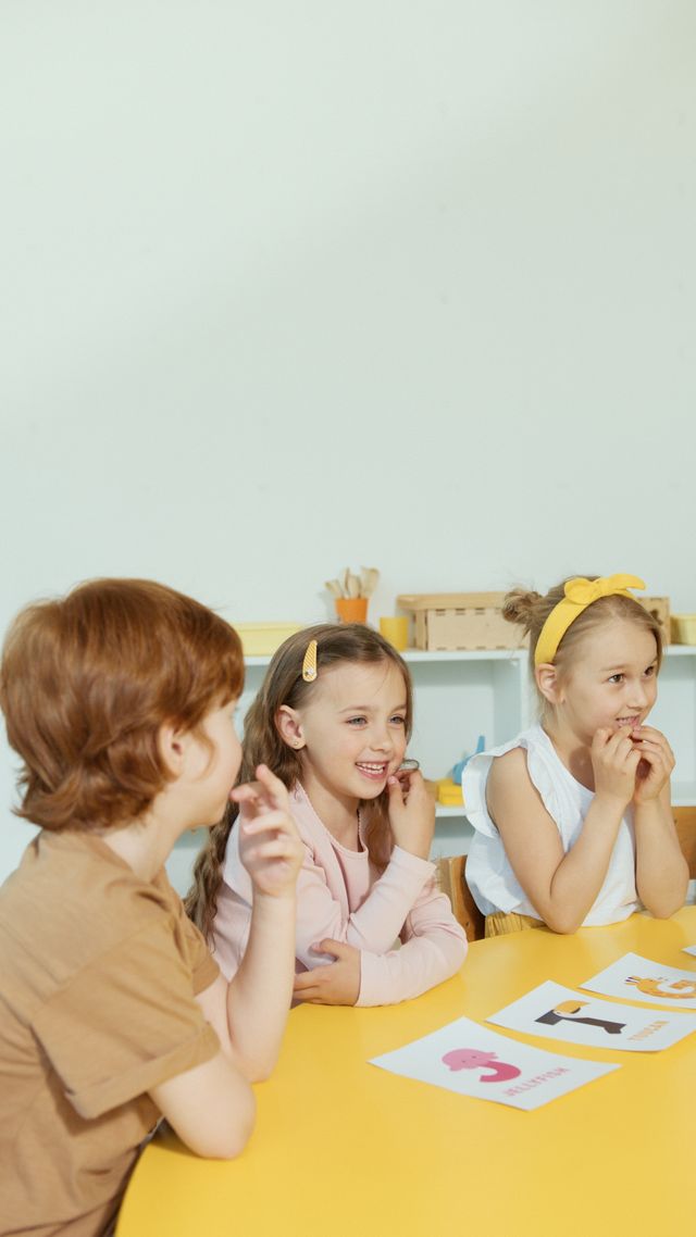 kids learning to read
