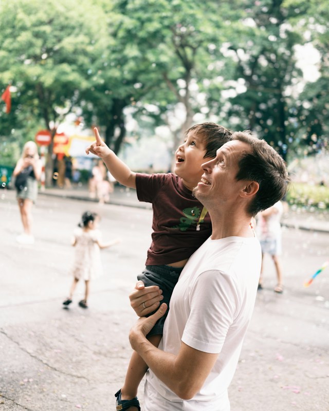 dad with kid